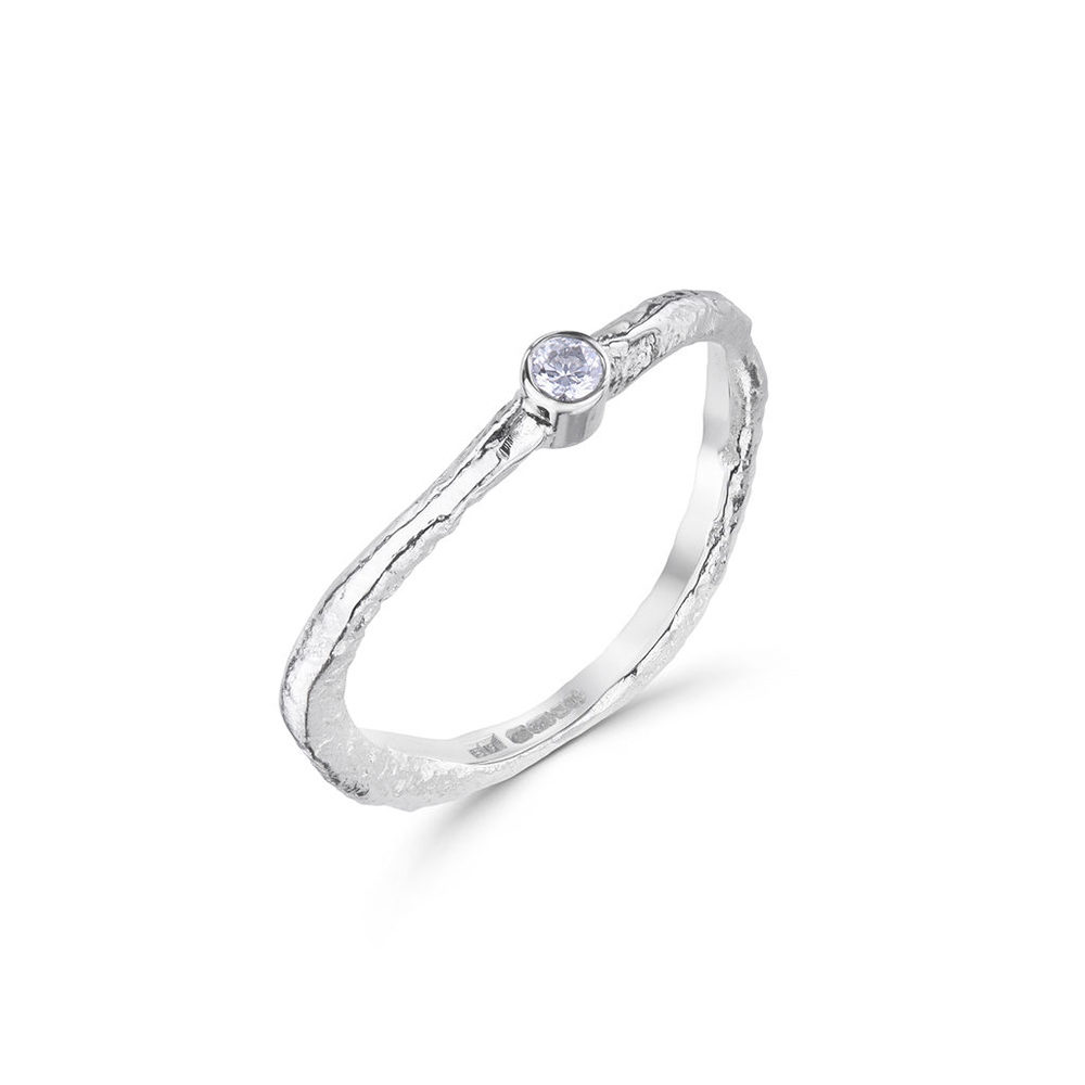 Diamond Curved Molten Ring