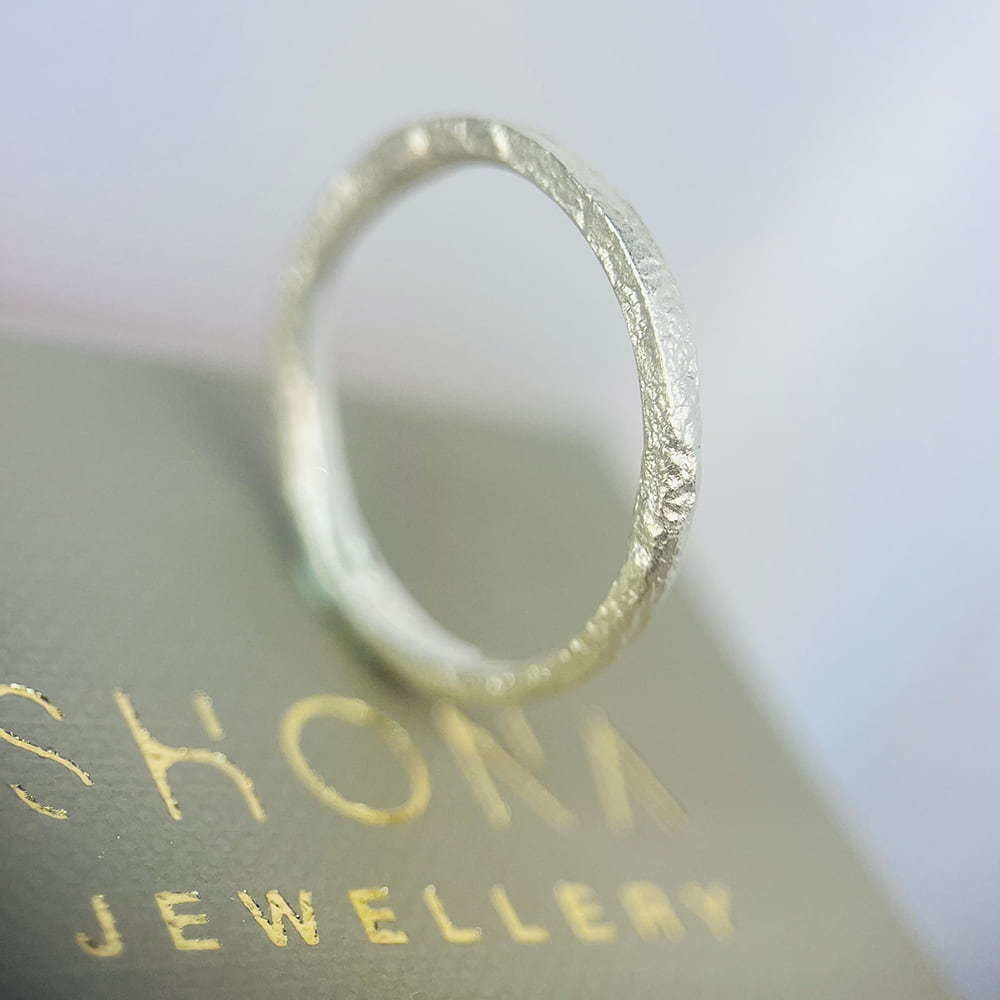 Slim Molten Ring Supporting