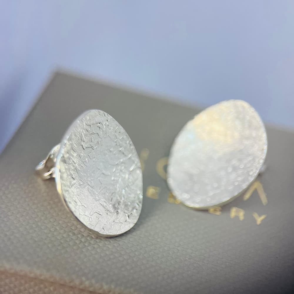 Textured Stud Earrings02